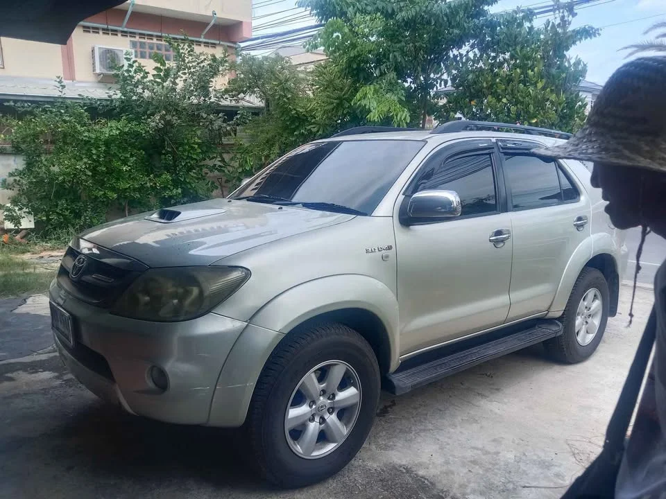 2005 Toyota Fortuner I 3