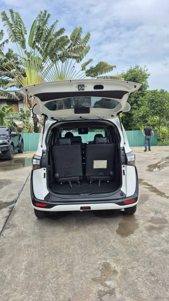 2017 Toyota Sienta II 2