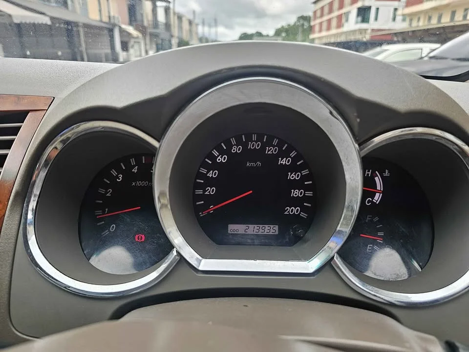2005 Toyota Fortuner I 3