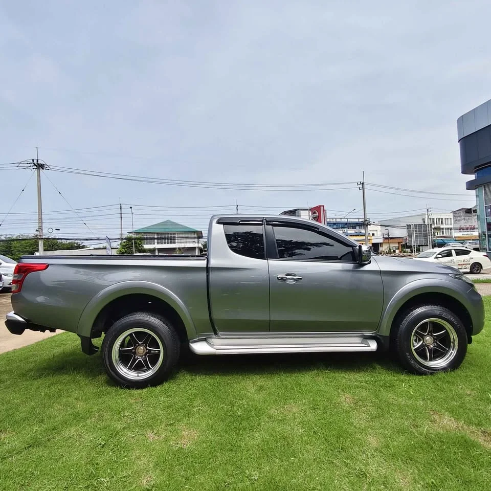 2017 Mitsubishi Triton V 2