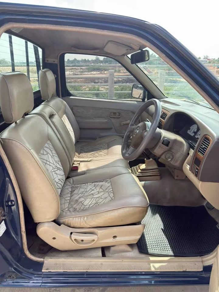 2004 Nissan Frontier I 2