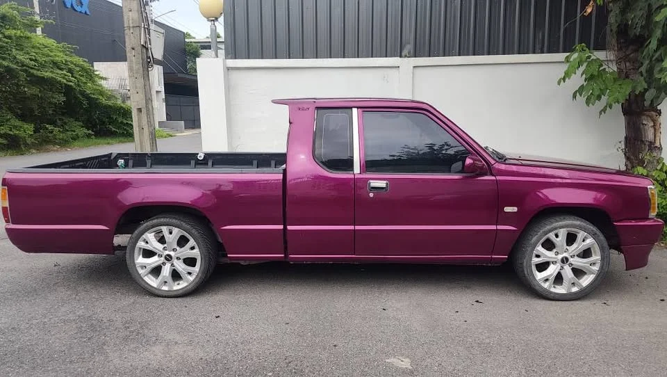 Mitsubishi Triton II 2
