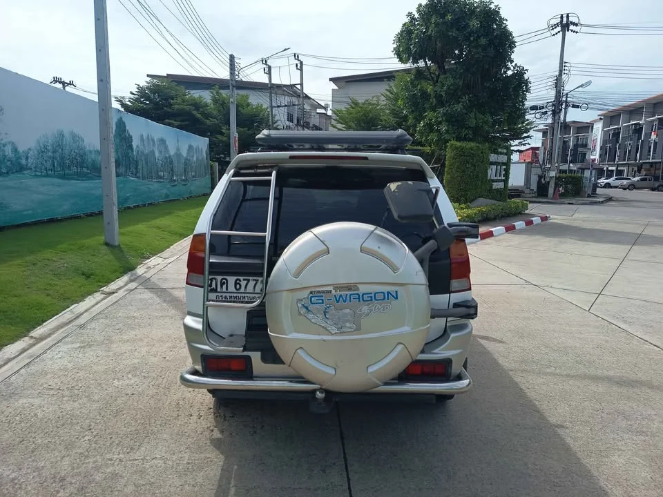 2002 Mitsubishi Strada G-Wagon 2