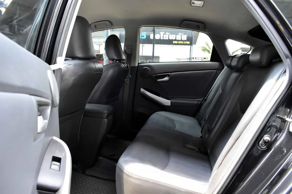 2011 Toyota Prius III 2