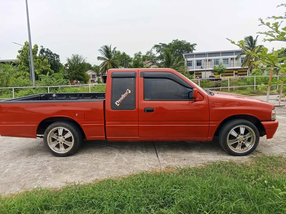 1996 Isuzu TFR III 3