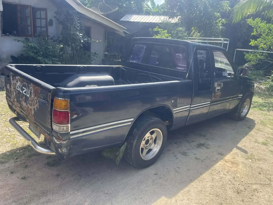 1996 Isuzu TFR III 3