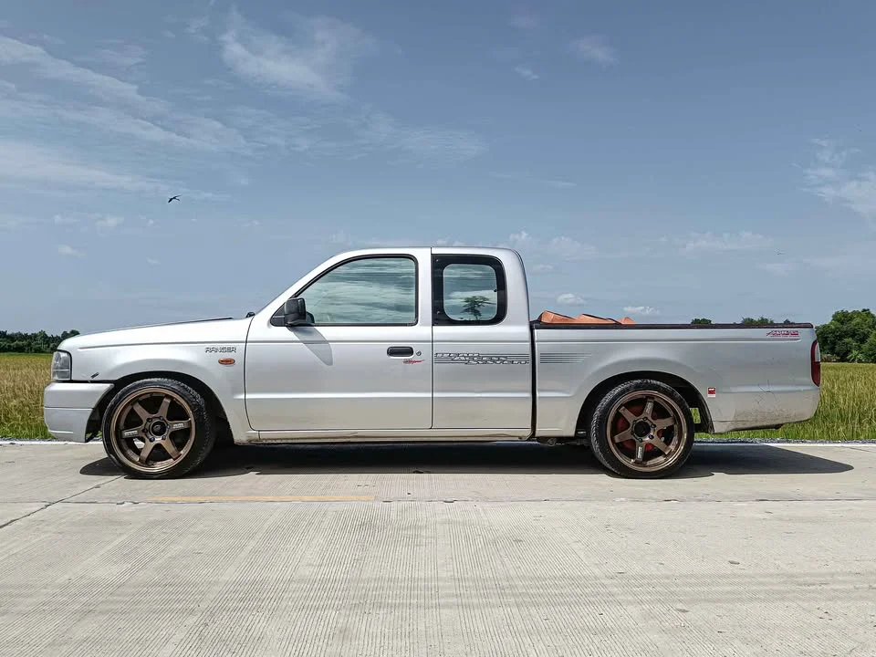 2004 Mazda 2500 Fighter V 3