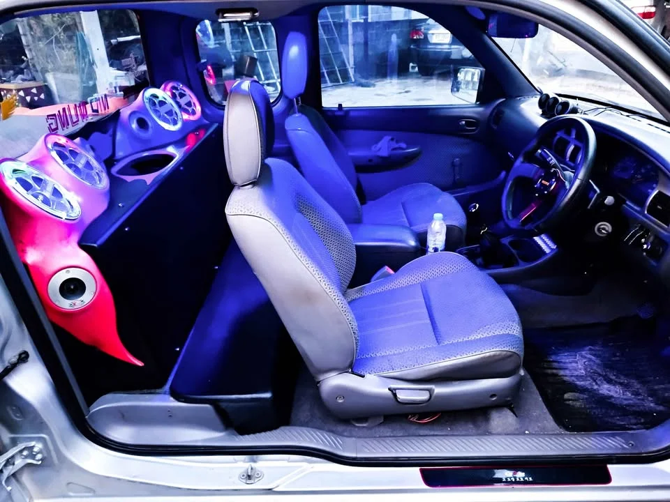 2004 Mazda 2500 Fighter V 2