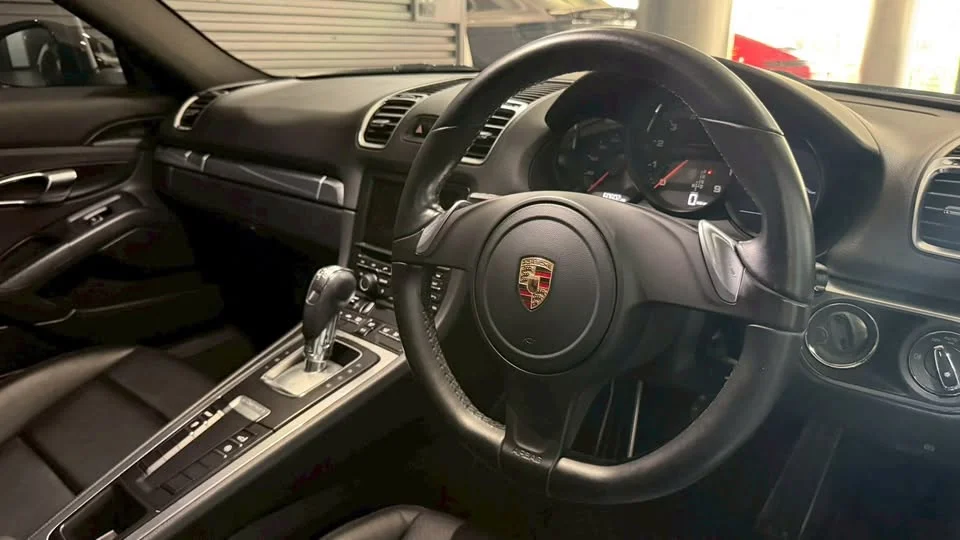2015 Porsche Boxster and Cayman III 2