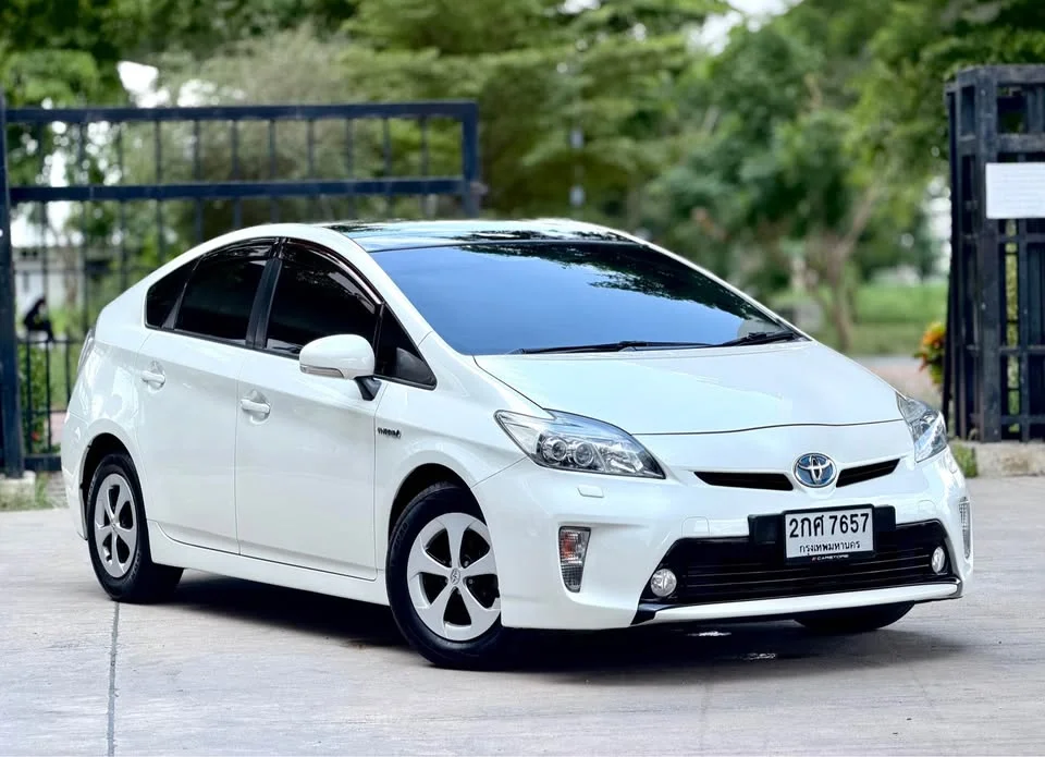 2013 Toyota Prius III 3