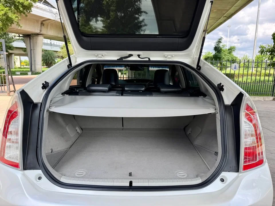 2013 Toyota Prius III 2