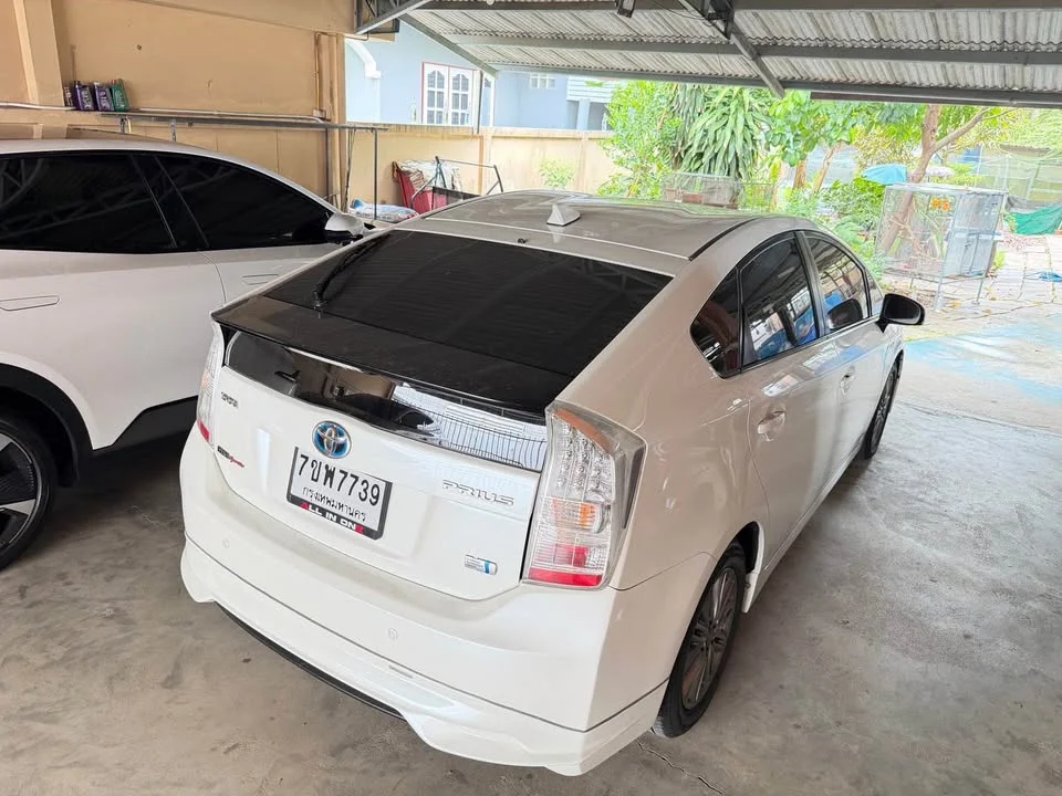 2011 Toyota Prius III 3