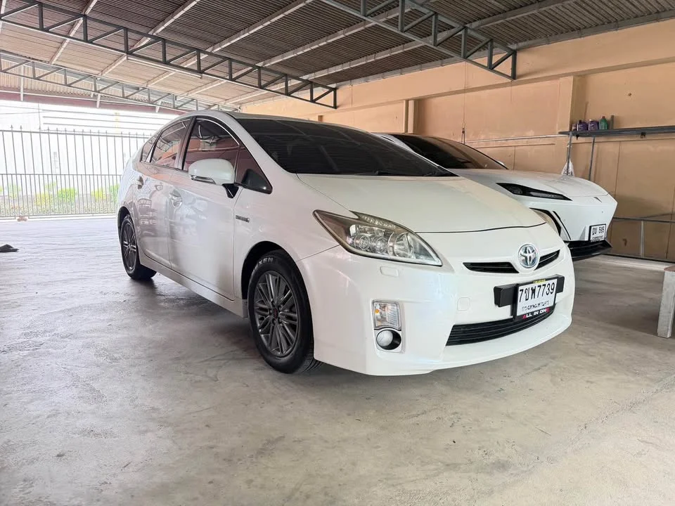 2011 Toyota Prius III 2