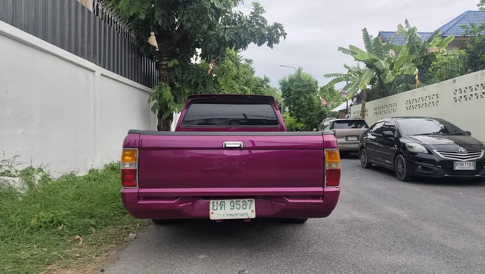 1990 Mitsubishi Triton II 3
