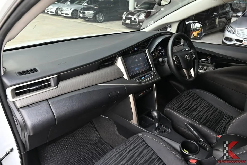 2022 Toyota Innova II 2