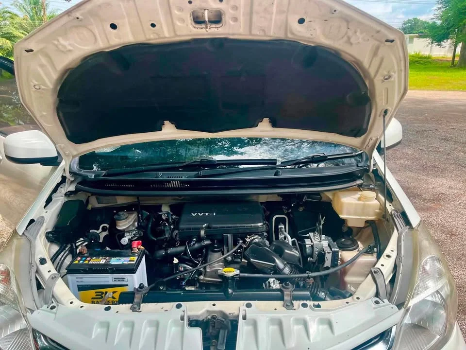 2013 Toyota Avanza II 2