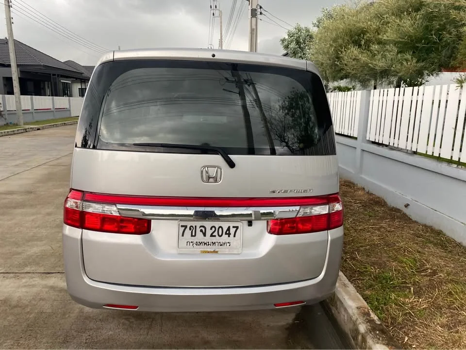 2009 Honda Stepwgn III 2
