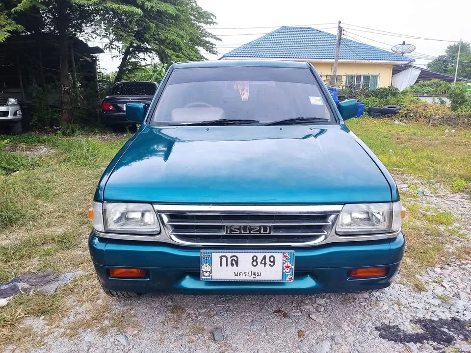 1995 Isuzu Vega I 3