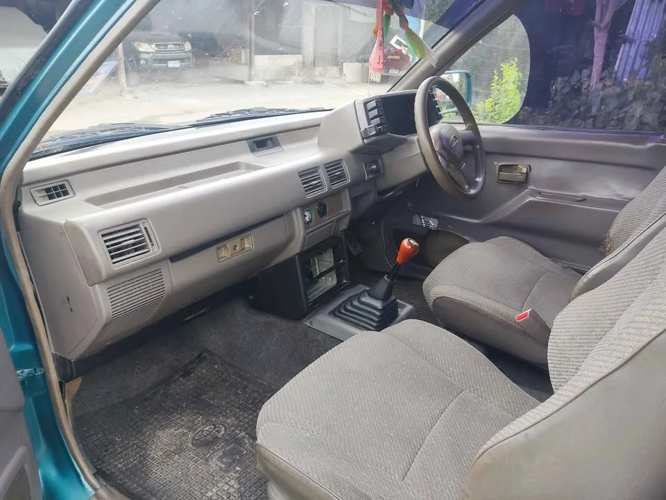 1995 Isuzu Vega I 2