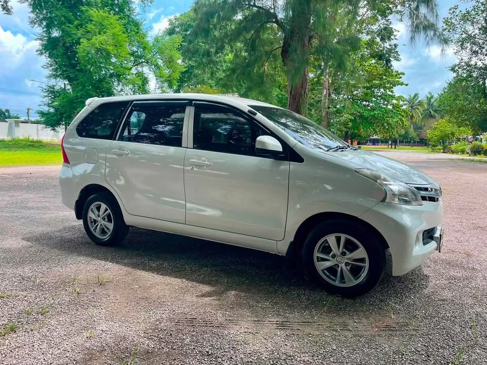 2013 Toyota Avanza II 2