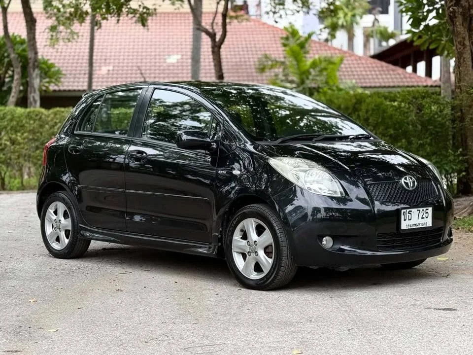 Toyota Yaris II 2