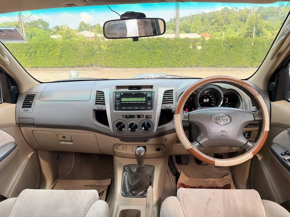 2010 Toyota Fortuner I 2