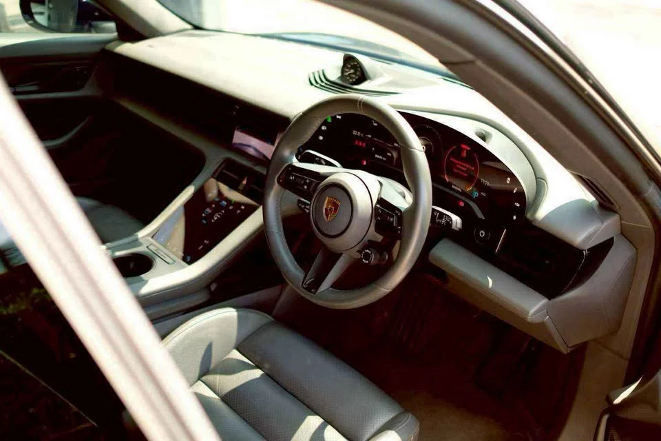 2023 Porsche Taycan 9J1 3