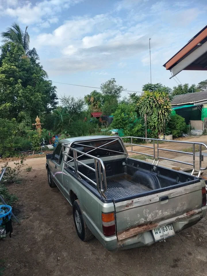 1996 Mitsubishi Triton II 2