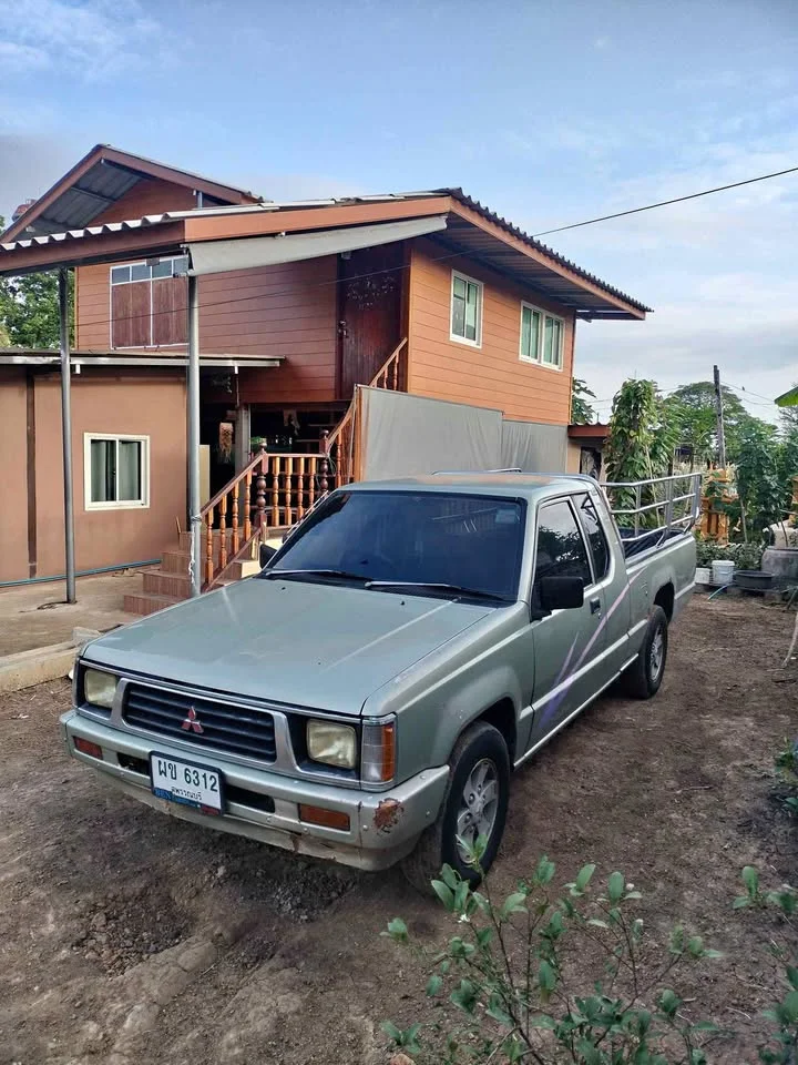 1996 Mitsubishi Triton II 3