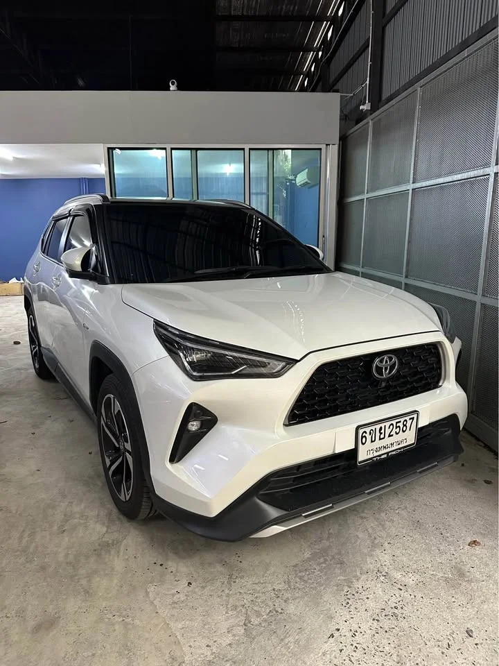 2025 Toyota Yaris Cross AC200 3