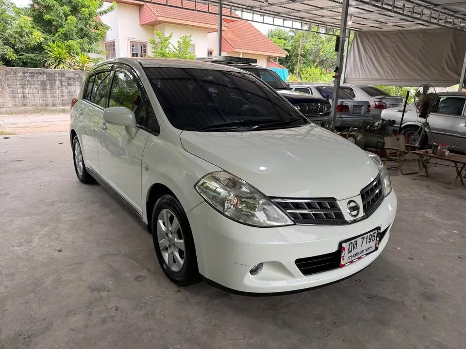 2010 Nissan Tiida I (C11) 3