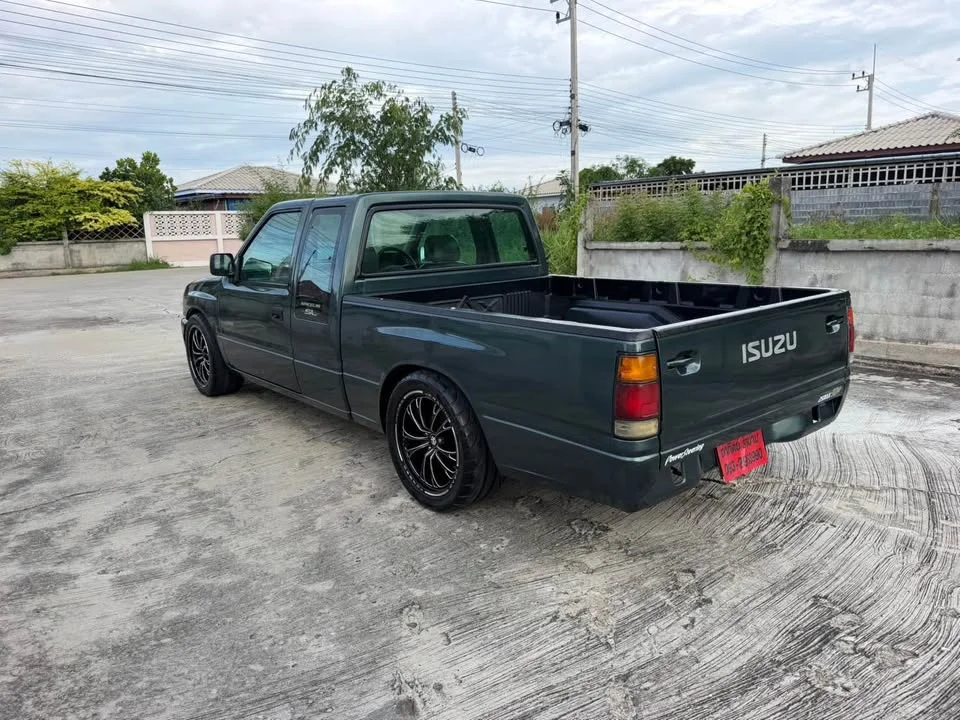 1996 Isuzu TFR III 2