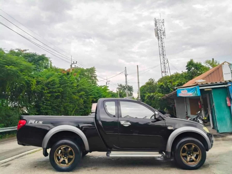 2012 Mitsubishi Triton IV 2