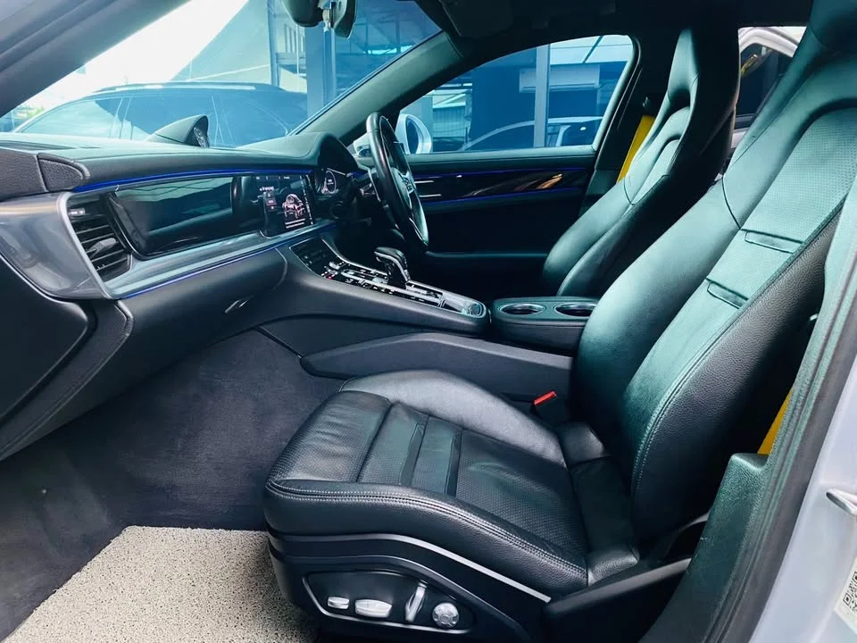 2018 Porsche Panamera II 3