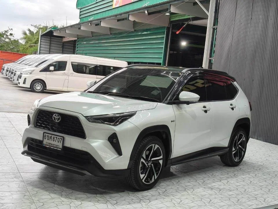 2025 Toyota Yaris Cross AC200 3