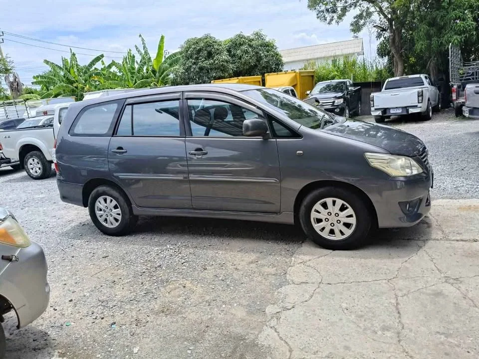 2013 Toyota Innova I 2