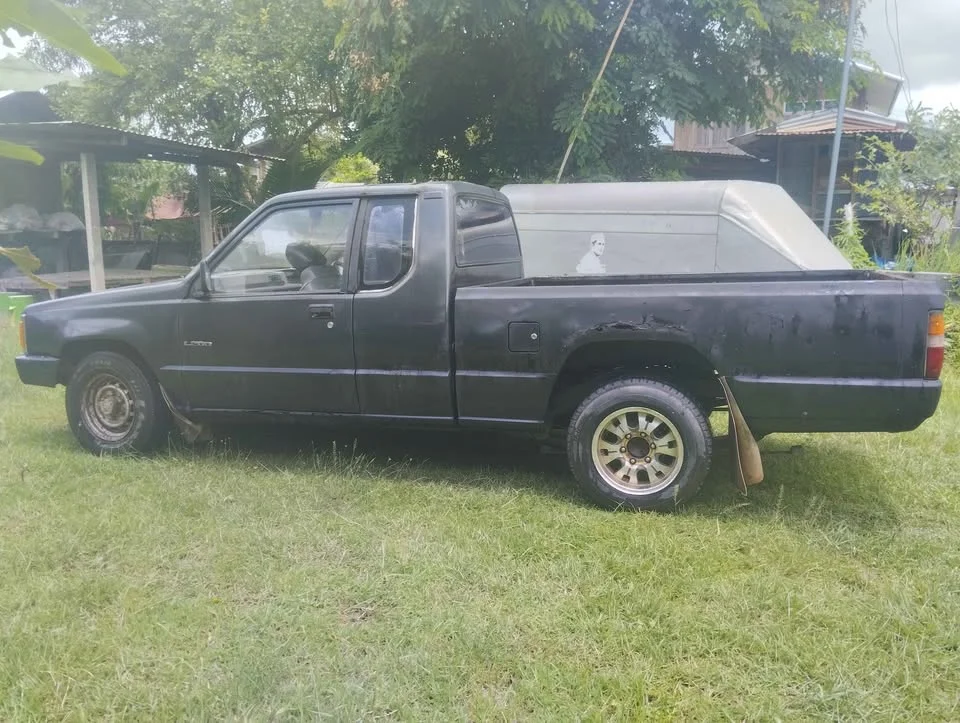 1985 Mitsubishi Triton II 3