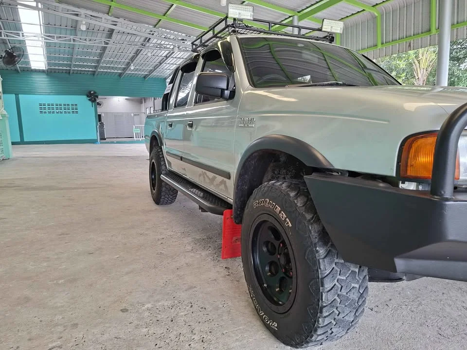 2001 Mazda 2500 Fighter V 3