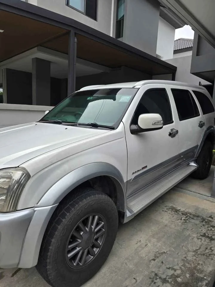 2014 Isuzu MU-7 3