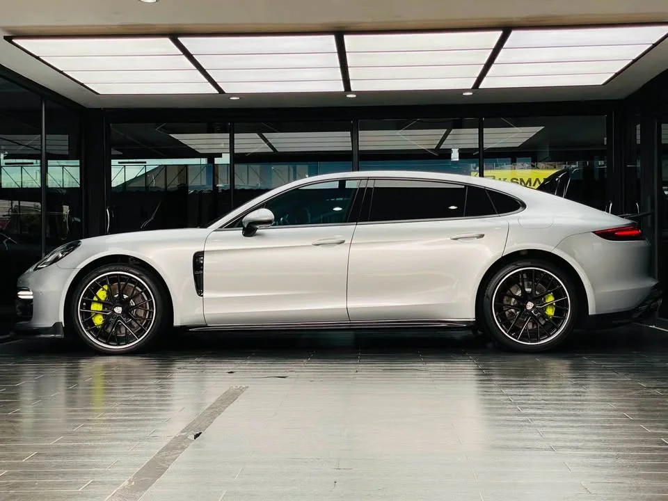 2018 Porsche Panamera II 2