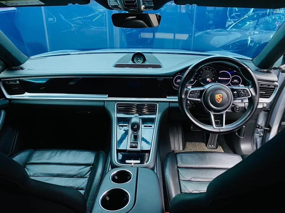 2018 Porsche Panamera II 3