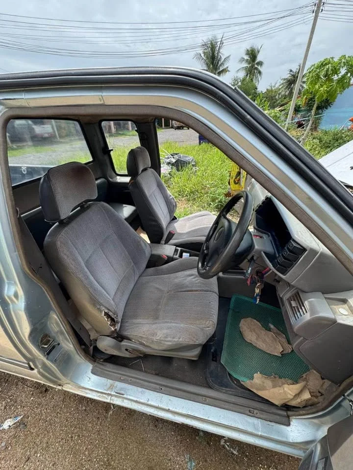 1996 Isuzu TFR III 2