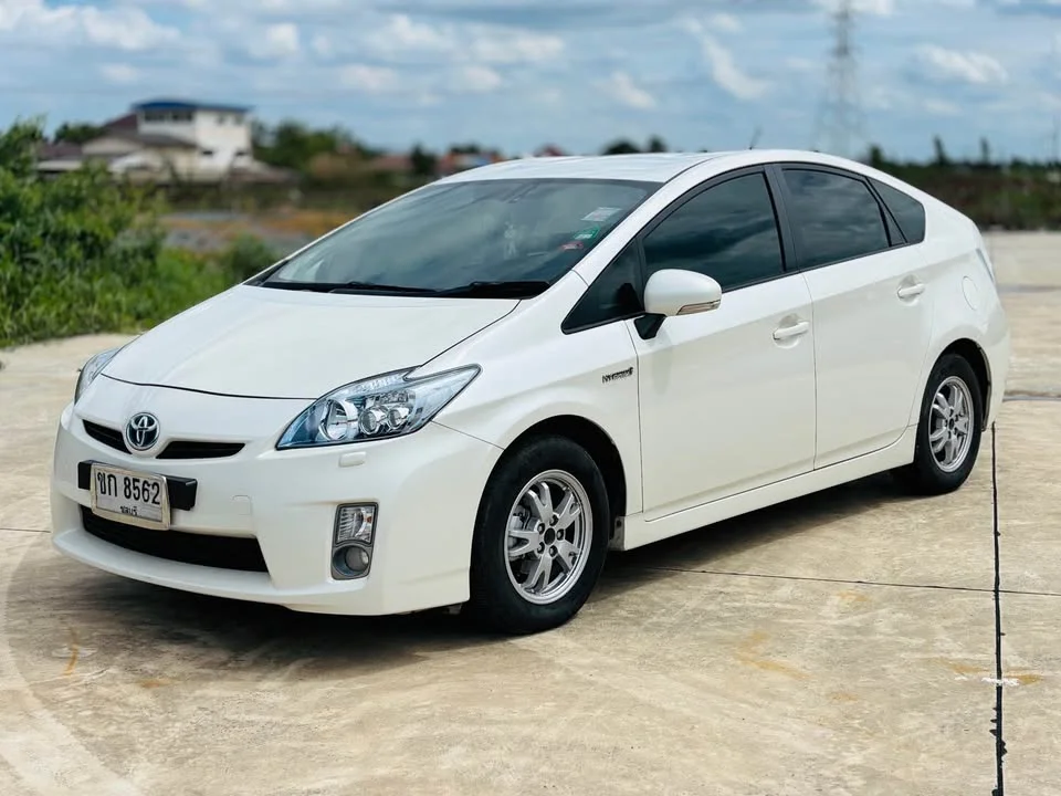 2011 Toyota Prius III 2