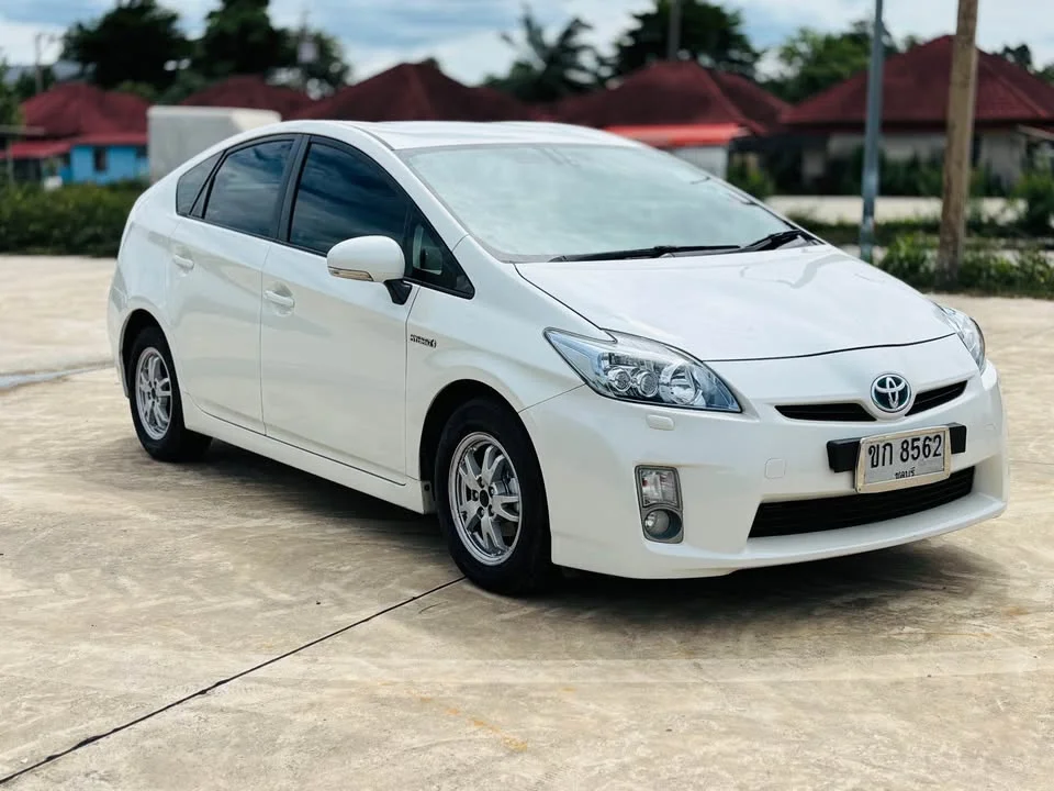 2011 Toyota Prius III 3