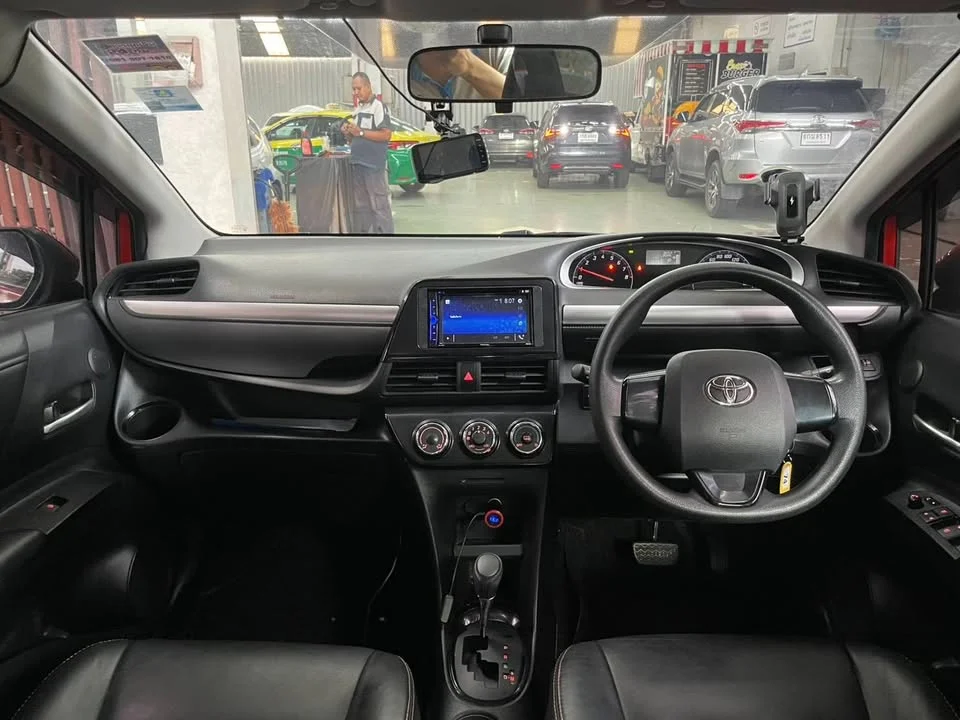 2018 Toyota Sienta II 3