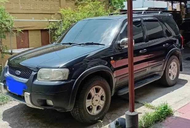 2004 Ford Escape I 3