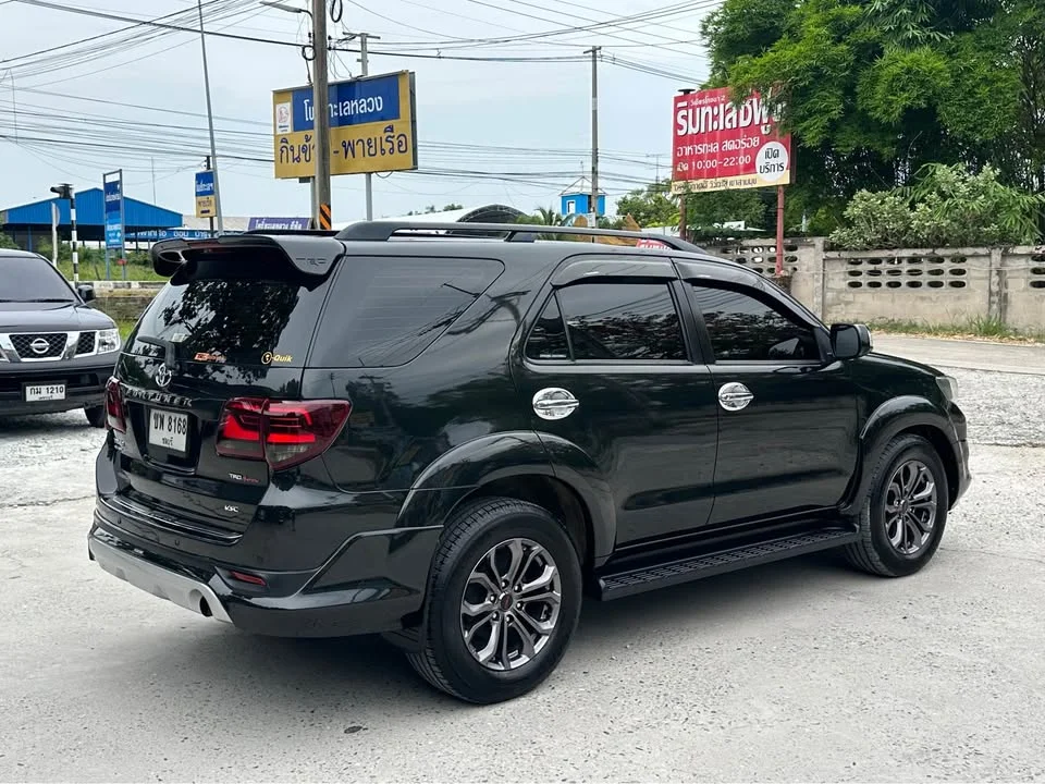2013 Toyota Fortuner I 3
