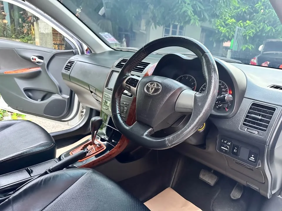 2013 Toyota Corolla Altis X (E140) 3