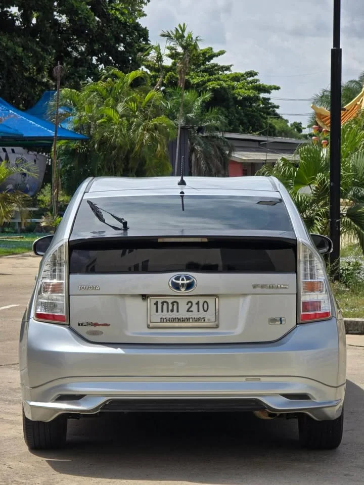 2011 Toyota Prius III 3