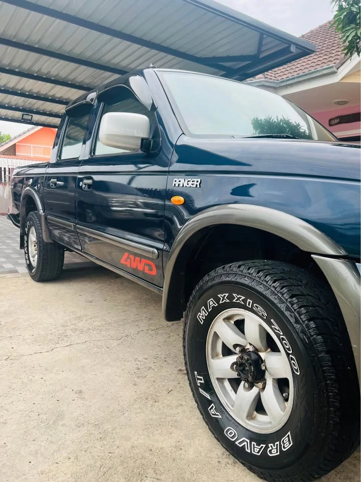 2000 Mazda 2500 Fighter V 2